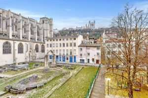 Urban-Sejour-Lyon-5-Vieux-Lyon-Cathedrale-12232024_201849